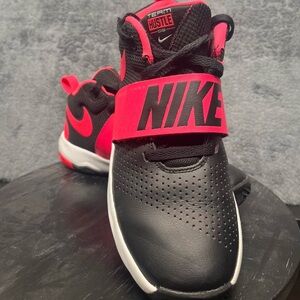 Pink and Black Nike Team Hustle D Basketball Sneaker Activewear Shoes Youth 6.5Y